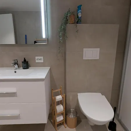 Διαμέρισμα Aros Seaside With Pool, Jacuzzi & Sauna *