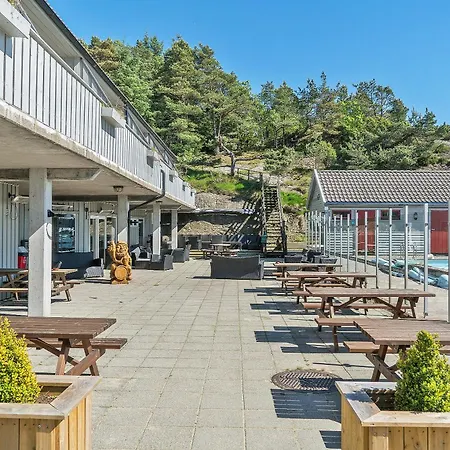 Aros Seaside With Pool, Jacuzzi & Sauna 公寓