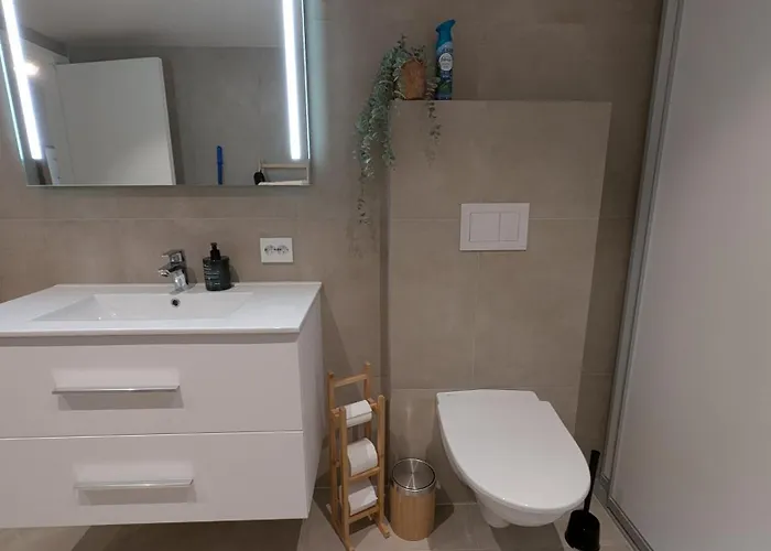 Апартаменты Aros Seaside With Pool, Jacuzzi & Sauna *